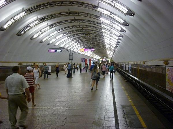 Метро садовая санкт петербург. Станция Садовая Санкт-Петербург. Петербургский метрополитен станция Садовая. Станция метро Садовая СПБ. Садовая ст метро Санкт Петербург.