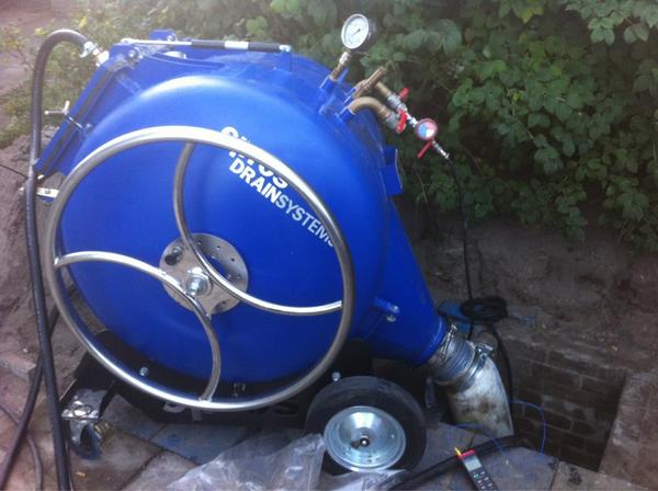 deMolriool's tweet photo. @deMolriool: #kousrelinen van gemeenschappelijk riool 200 mm over een lengte van 47 meter. #katwijk http://t.co/GZtMMHNN