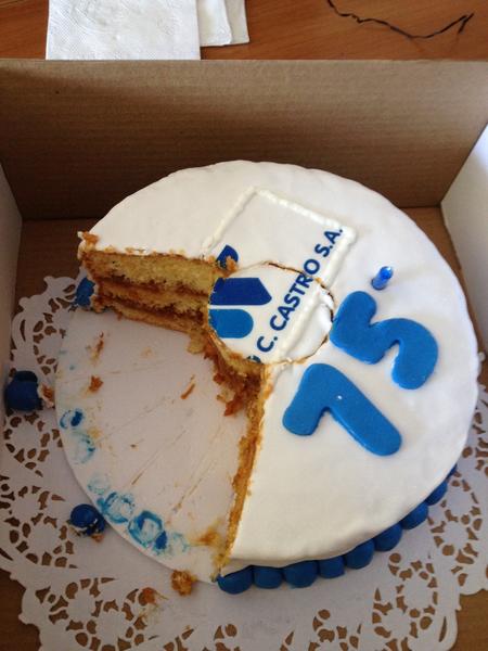 DVelopSoftware's tweet image. Agradecemos a Arnaldo Castro S.A @arnaldocastrosa por compartir la alegría de su cumpleaños Nº 75 con nosotros!