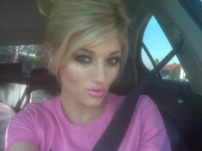 Crazy Make up<33 http://t.co/ykv1OPcX<a href="/tag/trickortreat"class="tags"><span>#trickortreat</span></a>