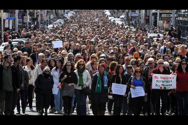 Melbourne loves you, #JillMeagher. Thousands have walked through Brunswick in her memory... What an image.
