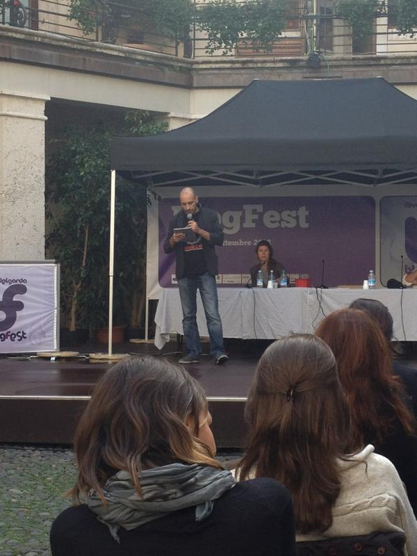 elicoraz's tweet image. "Twitter è una metrica" cit. @azael #writecamp #blogfest