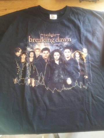 30 Septiembre - Primer vistazo a una de los T-Shirts de Hot Topic para Breaking Dawn Part 2!!!  A4BMGnGCYAAxI3i