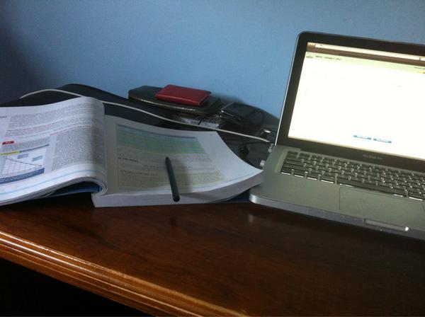 AntoniaNiteros's tweet image. F**k you homework!! #homeworksshit #hateuni