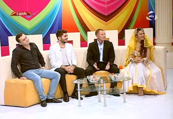 AzadAzerbaijan's tweet photo. Elçin Cəfərov,Emil Bədəlov,Oksana Rasulova və Eduard Məmmədov hal hazırda ATV-də "Şən-Bazar"ın canlı efirində atv.az http://t.co/eAmJWcGr