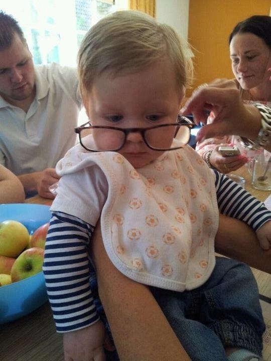 JemimaV's tweet photo. Me baby met ze brilletje http://t.co/u3BhCzgu