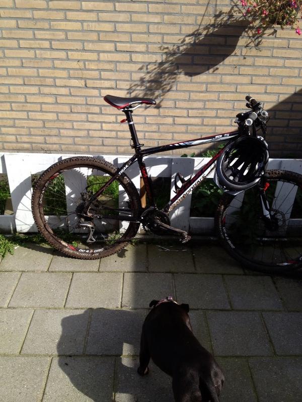 DennisBABaracus's tweet photo. Zo weer compleet onder de modder gefietst! Wel een drukte bij #baggelplas #hoogersmilde http://t.co/JOMDV1ac