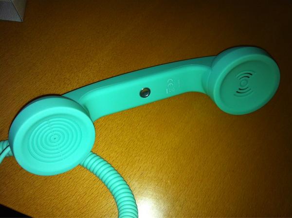 '@ella26: My new POP phone 😁 ' This retro handset is so hip this year! #smartphonegadget