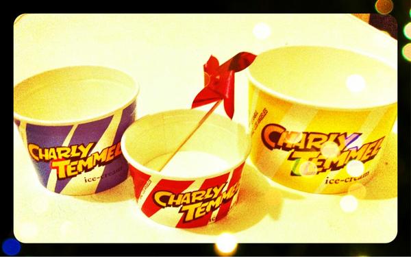 CharlyTemmel's tweet photo. "Charly Temmel ailesi" olarak hepinizin iyi bir hafta geçirmenizi diliyoruz. ;) http://t.co/lxte41A1