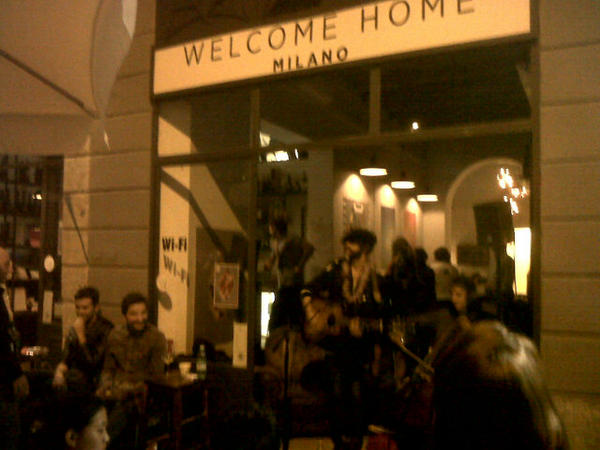 sofacafemilano's tweet photo. Live from #Sofasundays con #Ireadwilde e @ArTZaMilano http://t.co/jQ4eQrkw