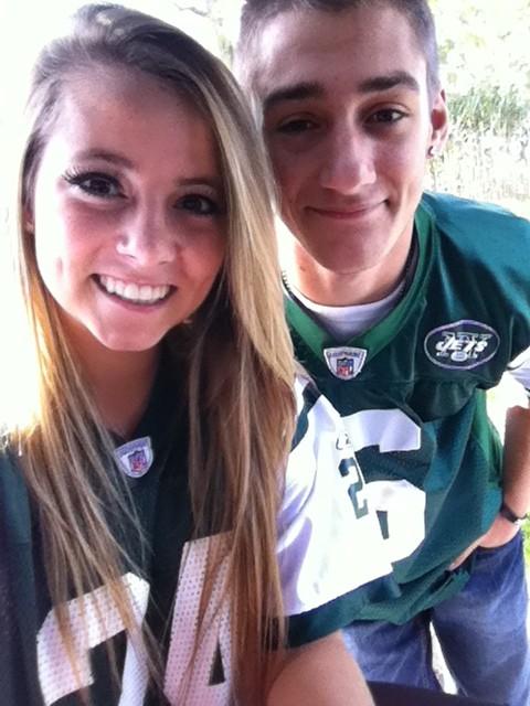 schweeetheart's tweet image. jets game with my baby @nickbellia 💚🏈 #ganggreen #letsgetitbaby #hahanicksingreenbitcchesssss