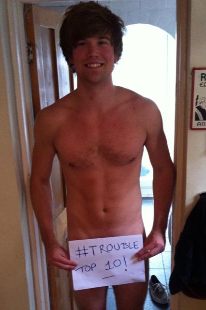SupportTTBand's tweet photo. @sonnywl Did you see the photo Jack posted? ;) #TwentyTwentyTROUBLE http://t.co/0JNhWrqa