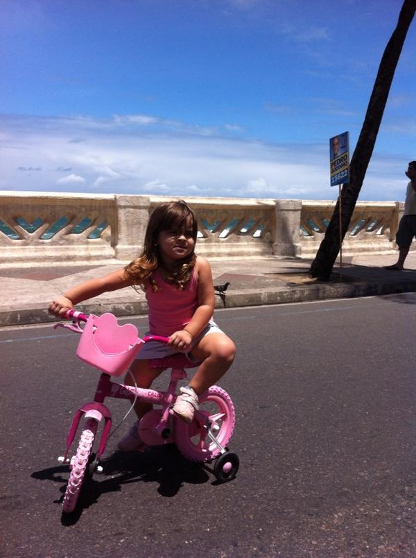 miledick's tweet photo. Puxou ao pai, não é @_renato_andrade? http://t.co/a48CJDx1