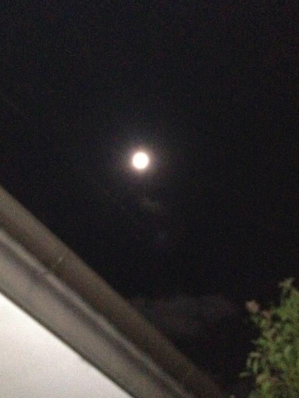 KeikoShibuya's tweet photo. 台風が過ぎて、帰宅し��ら澄みきった空に中秋の名���😍 http://t.co/an9wYETX