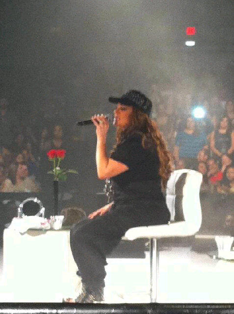 angy_j1200's tweet image. Aye mi madre disfrutando en houston a la reina de reinas @jennirivera