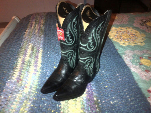 EmmaGriffin57's tweet image. New boots. #yay #SouthernProblem