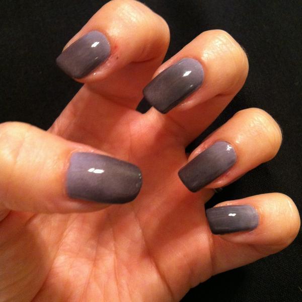 yakanairam's tweet image. @EssieFan First time ombré nails with #banglejangle and #smokinhot