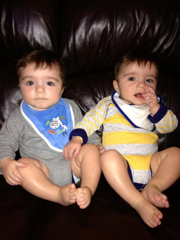 phatbridge3412's tweet photo. S and J are worried about Vick spending to much time in the pocket with the ball. http://t.co/eEw8KABO