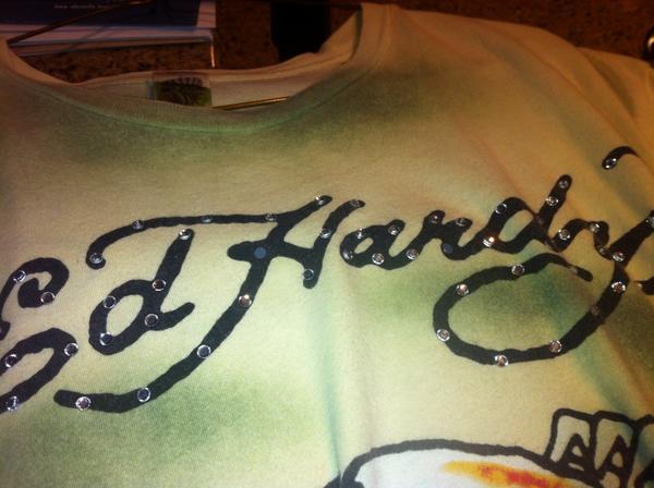 stevearthur6's tweet photo. @ClarissaDingle my shirt is short a few bedazzles.. Explain yourself http://t.co/ngjXSsH2