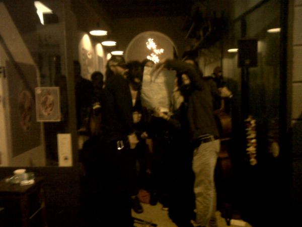 sofacafemilano's tweet photo. Good night! #Sofasundays http://t.co/91o3LFgy