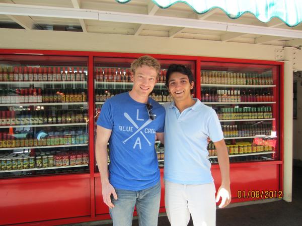 mickeycastillo's tweet photo. Looking through photo files found out this with @johnelerick on Farmer's Market in LA... Nice meeting you dude http://t.co/T4yeiAH8