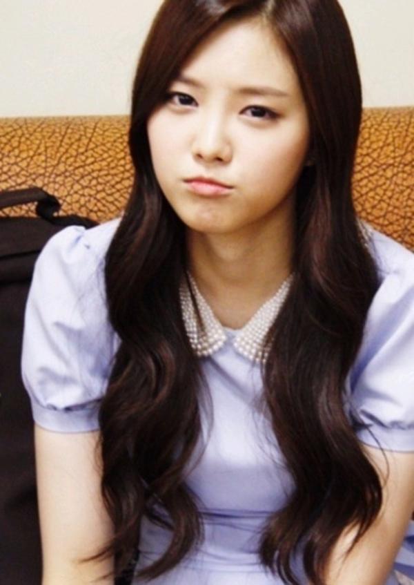 94b_'s tweet photo. 손나은손ㄴ나이쁘다..집에다들가셧나욤심심하네욤ㅜㅜ http://t.co/IYagDAxJ