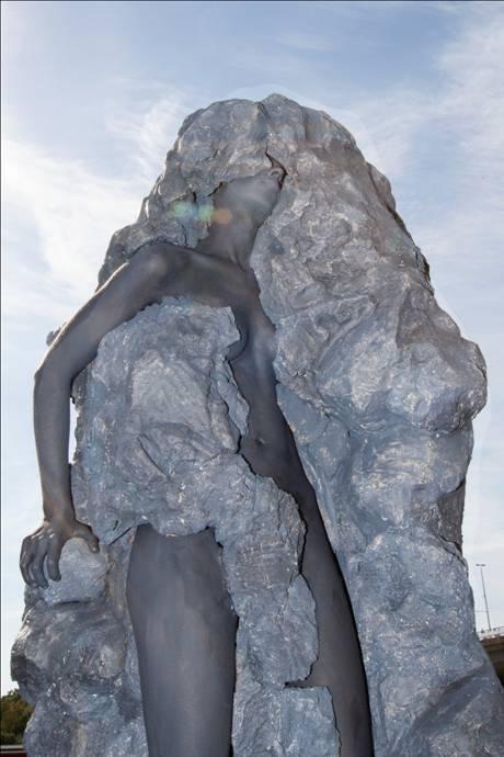 WorldStatues's tweet photo. De Wereld Kampioen Living Statues van 2012! "Becoming" uit Portugal http://t.co/MsQtIGcn