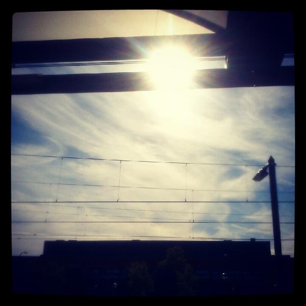 SunClaire's tweet photo. Heerlijk zonnetje op station Oss! #genieten http://t.co/u64n5J5y