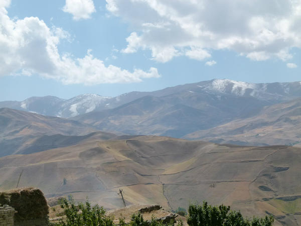 peter_emd's tweet photo. The first snow of 2012 in the Badhakhsan mountains, the highest in #Afghanistan. http://t.co/lOCQ1r2k