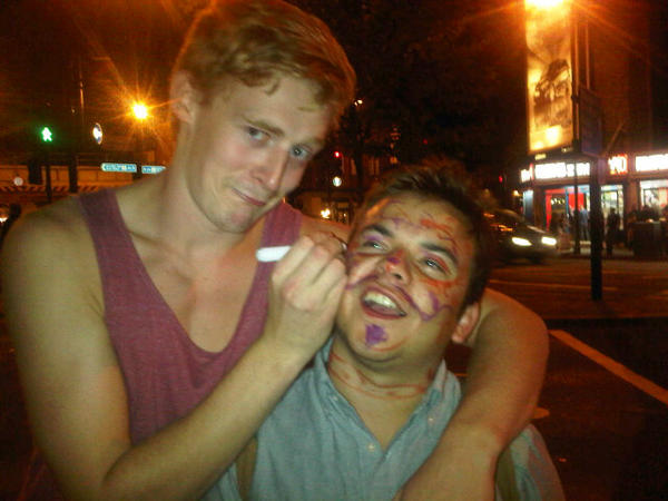 AlexRVPhillips's tweet image. Making me smile on a monday morning! 'Draw on me!' He said! Couldn't let him down! #alwaysatwork #DrunkCanvas