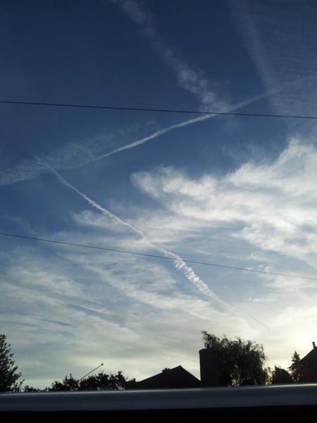 celticshadow206's tweet photo. Please look up n stop chemtrails now while we still have a voice before we r to dumbed down to know what they r doing http://t.co/q48zCsud