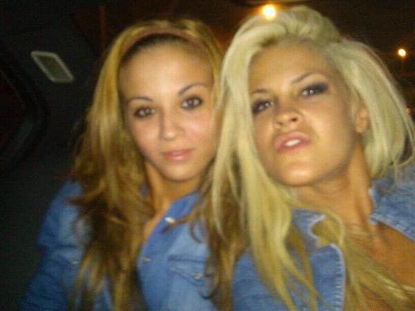 SantaYlenia's tweet photo. mi hermanita y yo! http://t.co/GzlHe92g