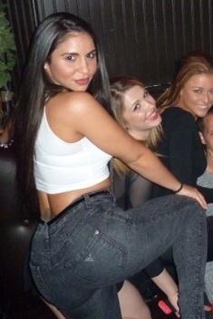 lidia_a87's tweet photo. Drunk and posing.. Good combo. #girlsnightout http://t.co/vCJm7vhp