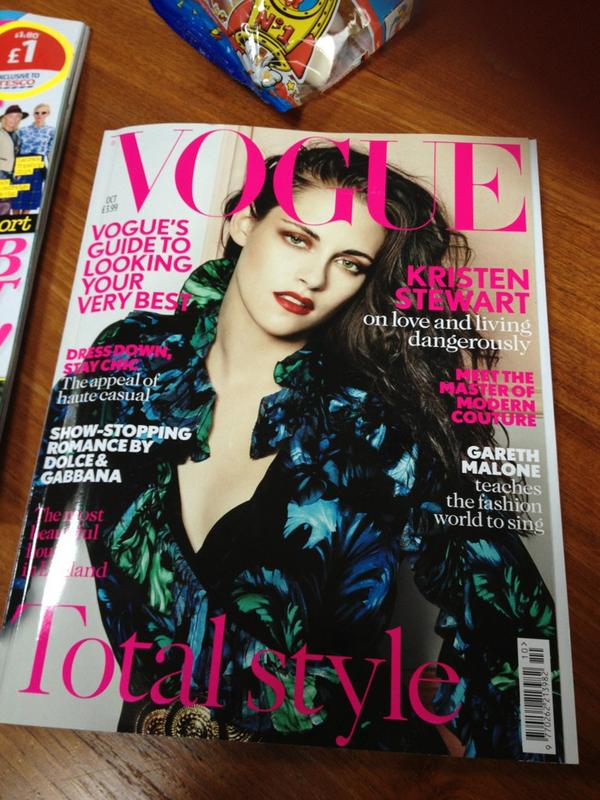 EleanorJCalder's tweet photo. How beautiful does Kristen Stewart look here?! #fitty http://t.co/2UKkGGM7