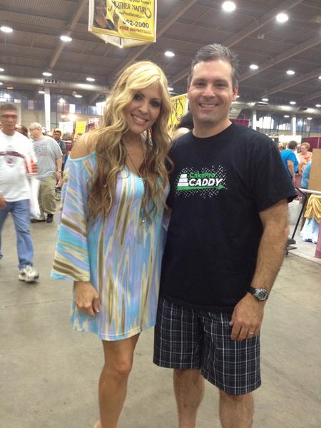 CakeProCaddy's tweet image. Chef Scott w Edna De La Cruz of Design Me A Cake at #OSSAS #Cake #Sugar #Art #Show #Tulsa