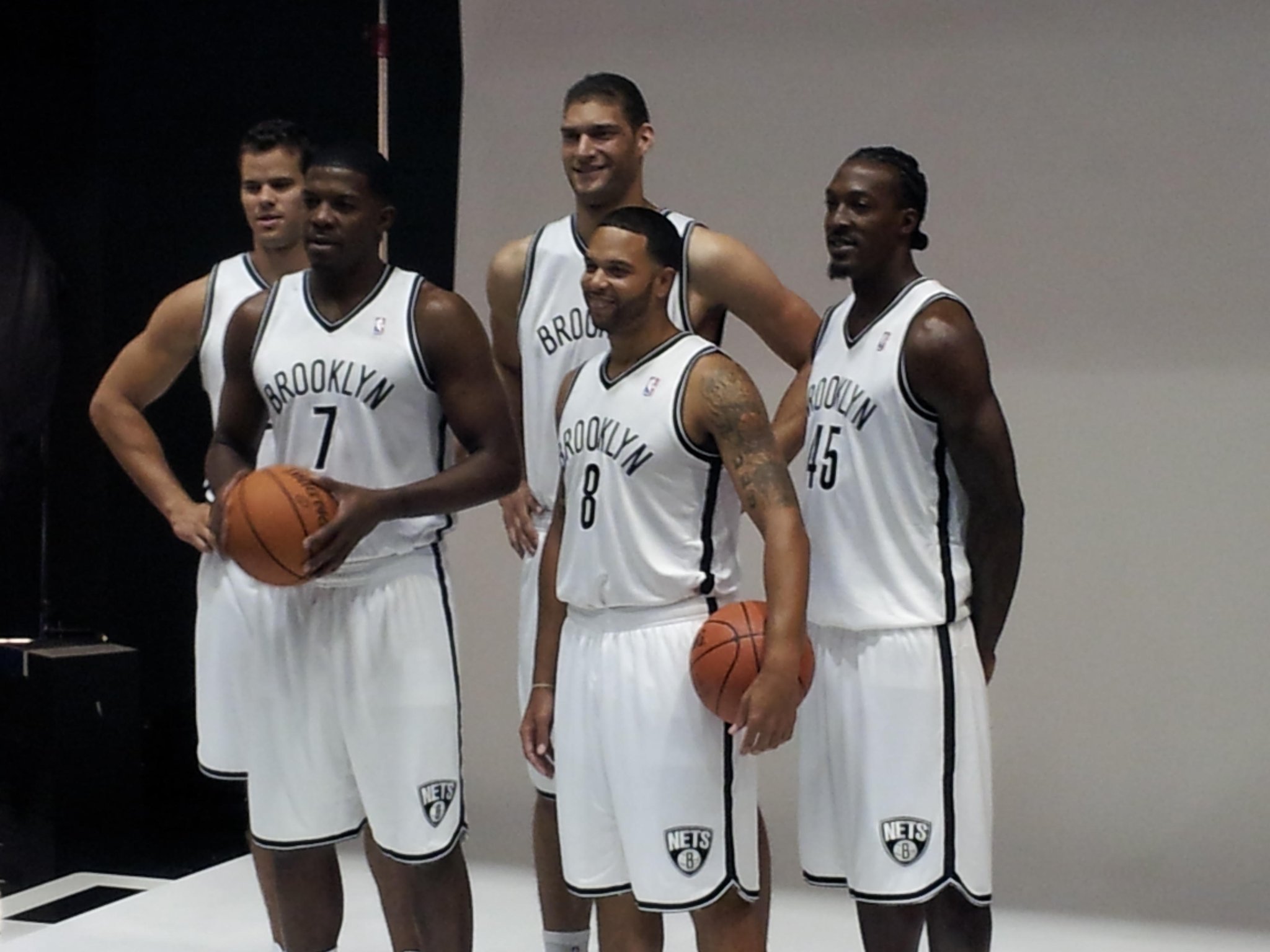 A4IehBkCcAASGPr.jpg:large