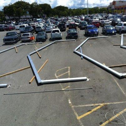 BIGTOP_PR's tweet photo. BIGTOPcrew @Work! Desde temprano montando una de las carpas estructurales 50x50 para el GM GARAGE SALE, Plaza Carolina! http://t.co/EaUhcZPU