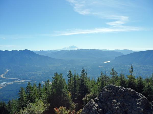 Sully_MM's tweet photo. My legs are killing me after hiking Mt. Si yesterday, but the view was definitely worth it. Mt. Rainier in the horizon! http://t.co/tKaYF0c1
