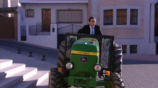 Amador Rivas aparcando en Cuenca una hormigonera - Forocoches