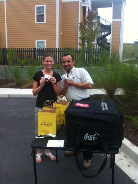 TheSummits's tweet photo. Breakfast on the Go with The Summits Crew! http://t.co/cjsZnAkp