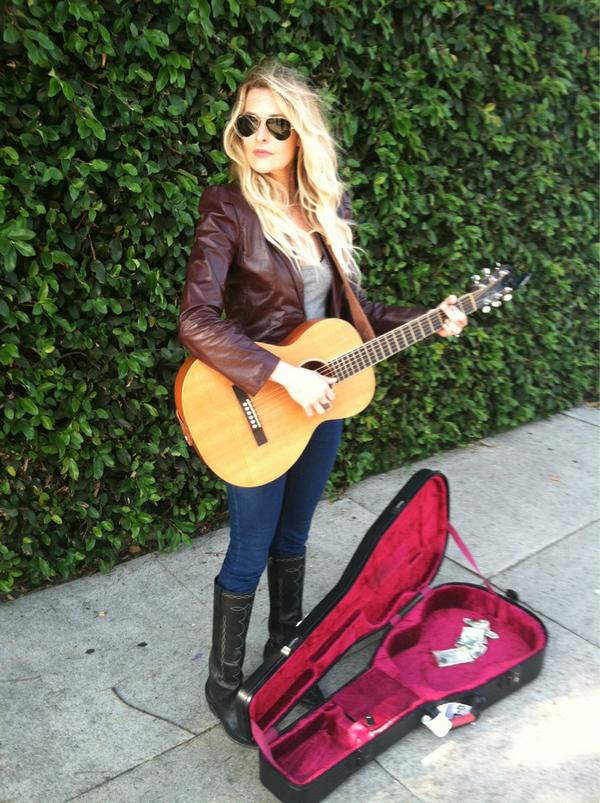 Elizabeth_Cook's tweet photo. Lets talk about whats important @parlourandjuke hair on the set with @ for @soulpancake http://t.co/wZMcE5cA