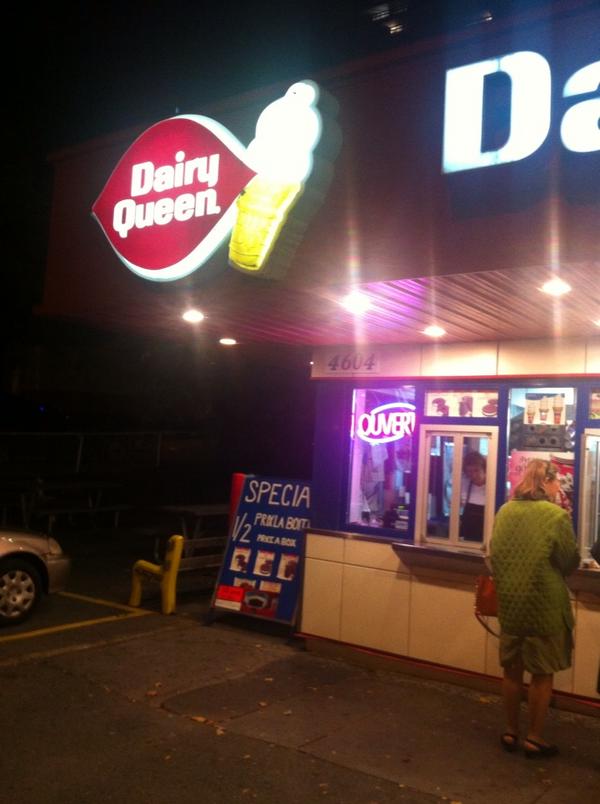 KathyReichs's tweet photo. Midnight treat in Montreal. http://t.co/pfv8oNxk