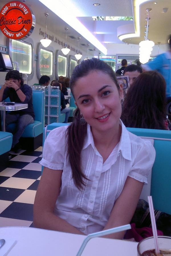 zanguango's tweet photo. @machaes2   tomemos un batido Staicy!! jajajaja http://t.co/AOFHw1If