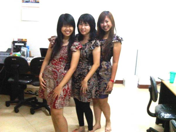 PigletAlways's tweet image. Batik day pun membawa semangat nasionalisme di kantor.. Merdeka!! :D #BatikDay #wifi_idquiz dan mention @wifi_id