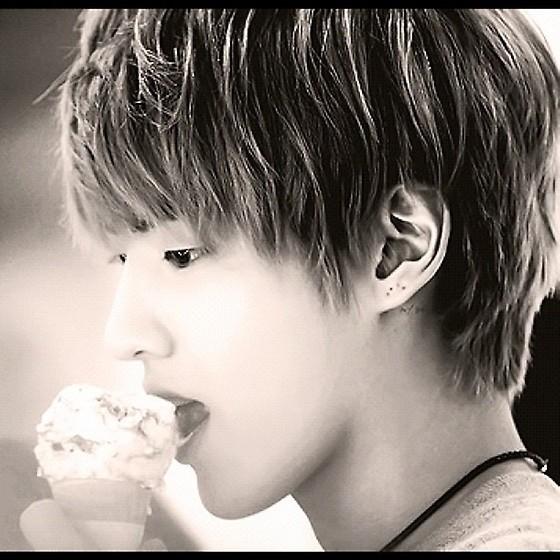 exoaime's tweet photo. my favorite photo of Kris <3 http://t.co/rxsqCT8a