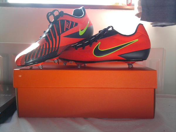 pm_lfc's tweet image. @AudioFiendNI  new boots bought (studs not blades), back 2 training on thursday #lighttraining