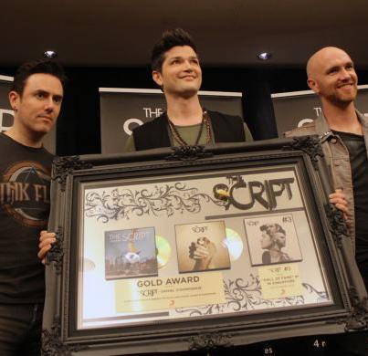 Guillaumevdleuv's tweet image. RT @thescript: Big achievement... Wish we could give one of these to you guys ;-) #TheScript3 #HallofFame