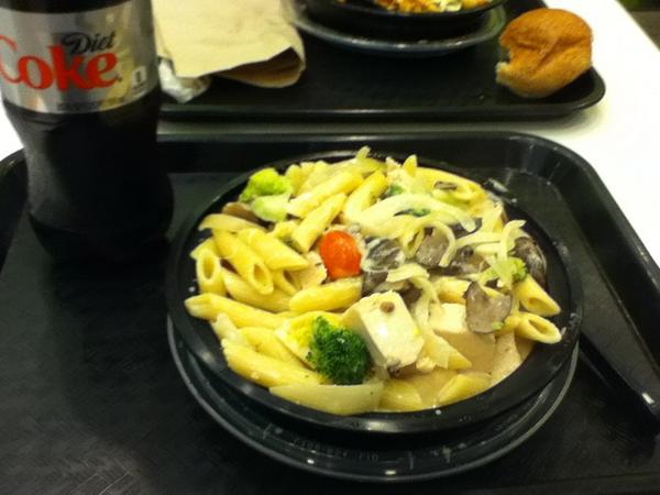 Cintia_ok's tweet photo. @JuaniGamba Tu bartender (además de tener problemas para twitear), se está clavando altas pastas made in NY! http://t.co/GRf4cpN8