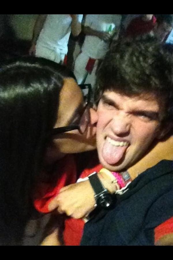 mgurpegui's tweet photo. @carcar90 Muchisimas felicidades ADri!!!!!disfruta de tu dia!!!no me olvido del regalo q tngo pendiente!muakkkk http://t.co/eSTiBbSS