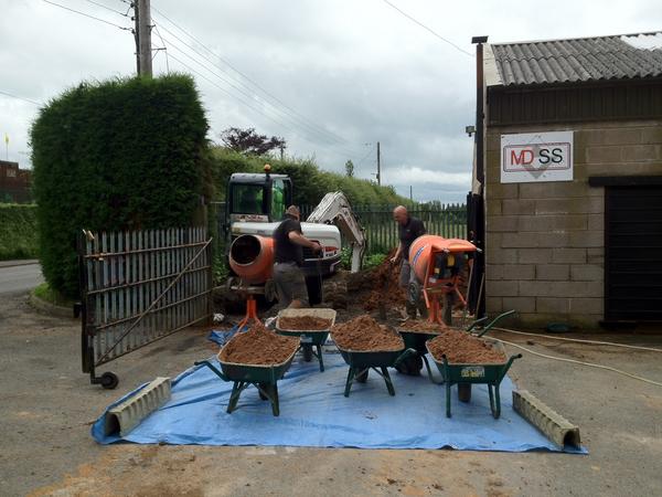 mdsiteservices's tweet photo. Hand made concrete #sore hands http://t.co/3S75NBra